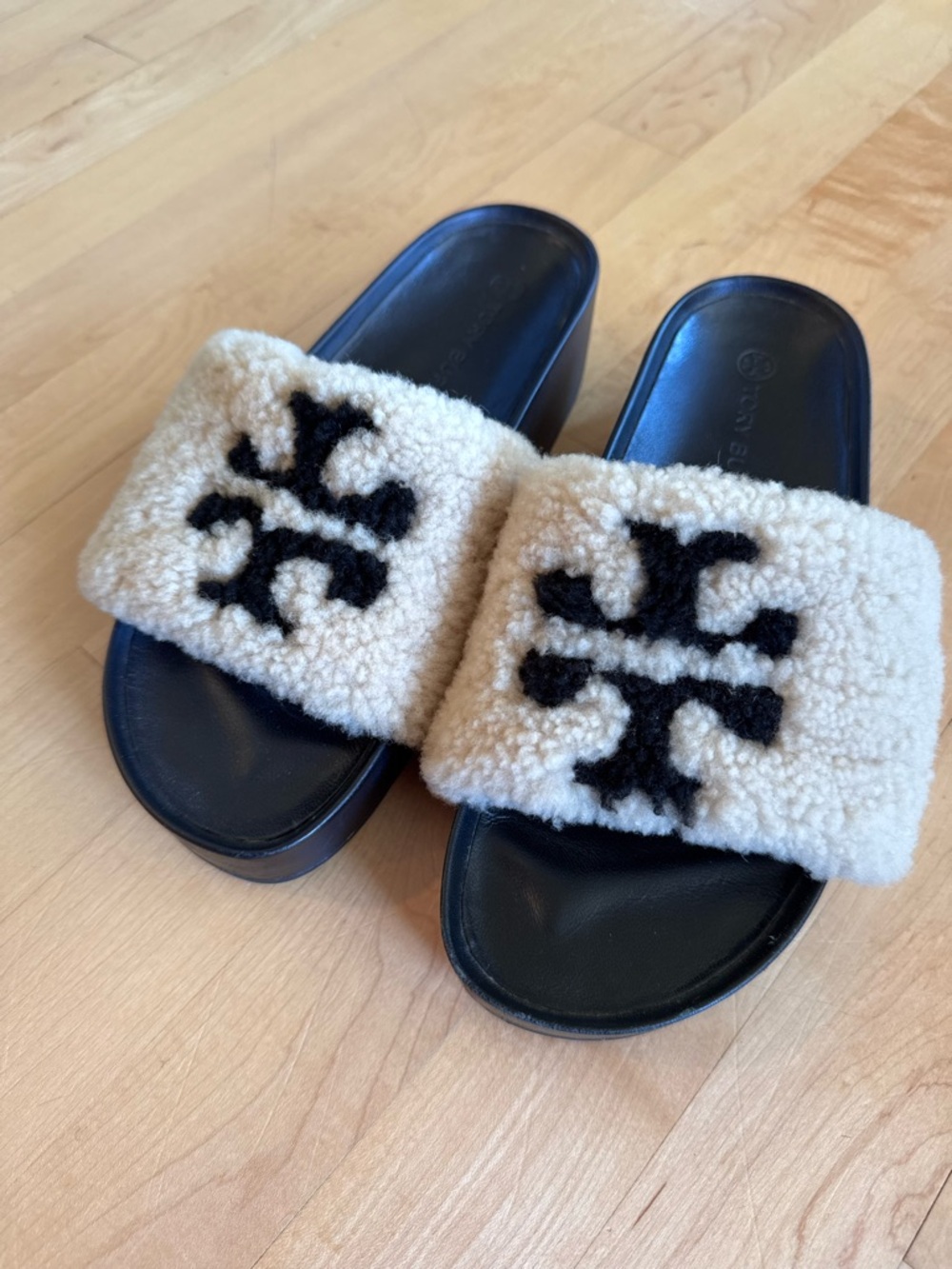 Tory Burch Double T Shearling Flatform Slide Sandals in Cream and Black